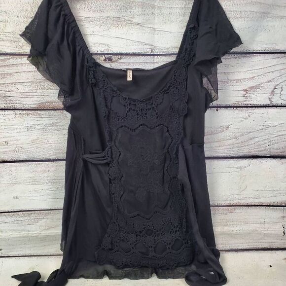 Studio Y Large Black Mesh Flutter Sleeve Top Lace Appliqué Detail - Picture 3 of 7